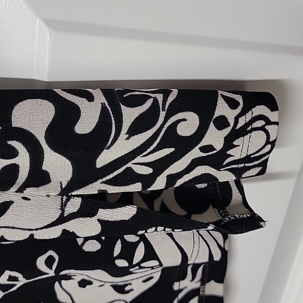 Chico's Black & White Swirl Print Tunic Soft Size 1 - Picture 7 of 8